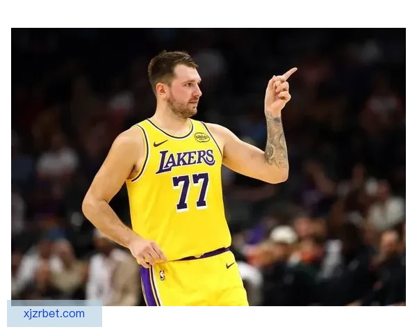 湖人迎战联盟第一詹姆斯严肃东契奇大笑保罗辟谣支持老詹